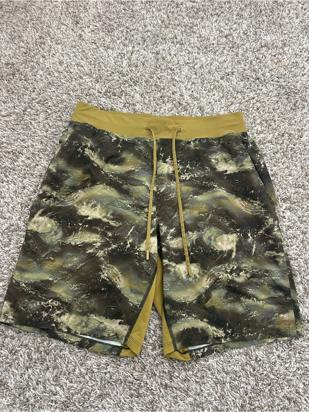 Lululemon THE Linerless 9” Short HIDG Green Camo Men's Size Large